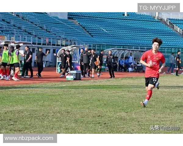 广州足球队个人能力引发热议球迷对球员表现的看法各异